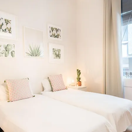 Oasis With A Sunny Terrace In The Heart Of Gracia バルセロナ