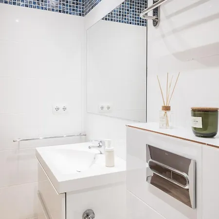 Oasis With A Terrace In The Heart Of Gracia,