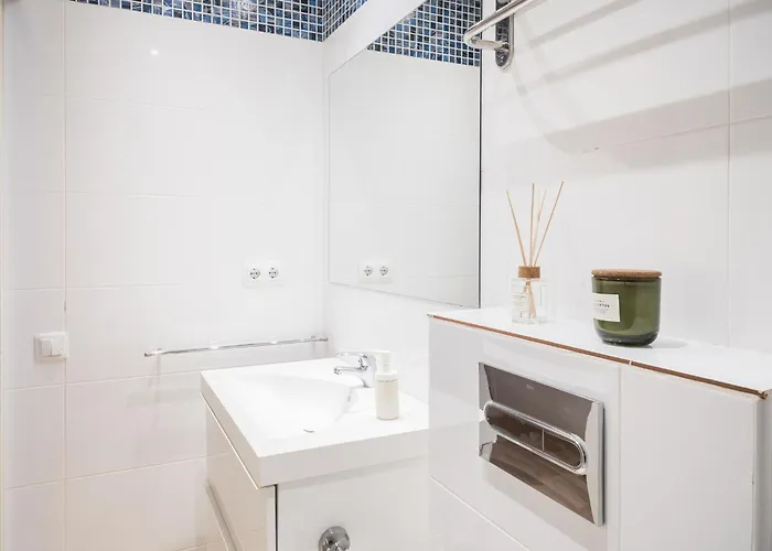 Oasis With A Terrace In The Heart Of Gracia,